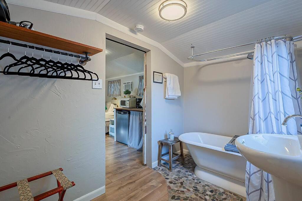 Cute Peaceful Tiny House Getaway W Backyard - Low Summer Rates! Tucson Eksteriør billede