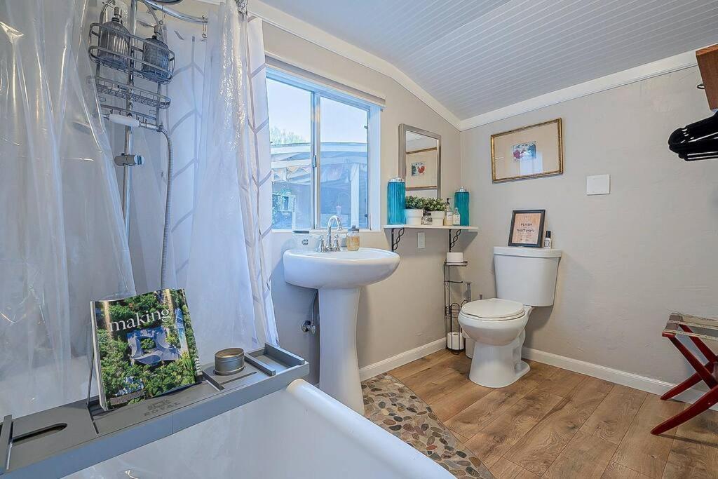 Cute Peaceful Tiny House Getaway W Backyard - Low Summer Rates! Tucson Eksteriør billede